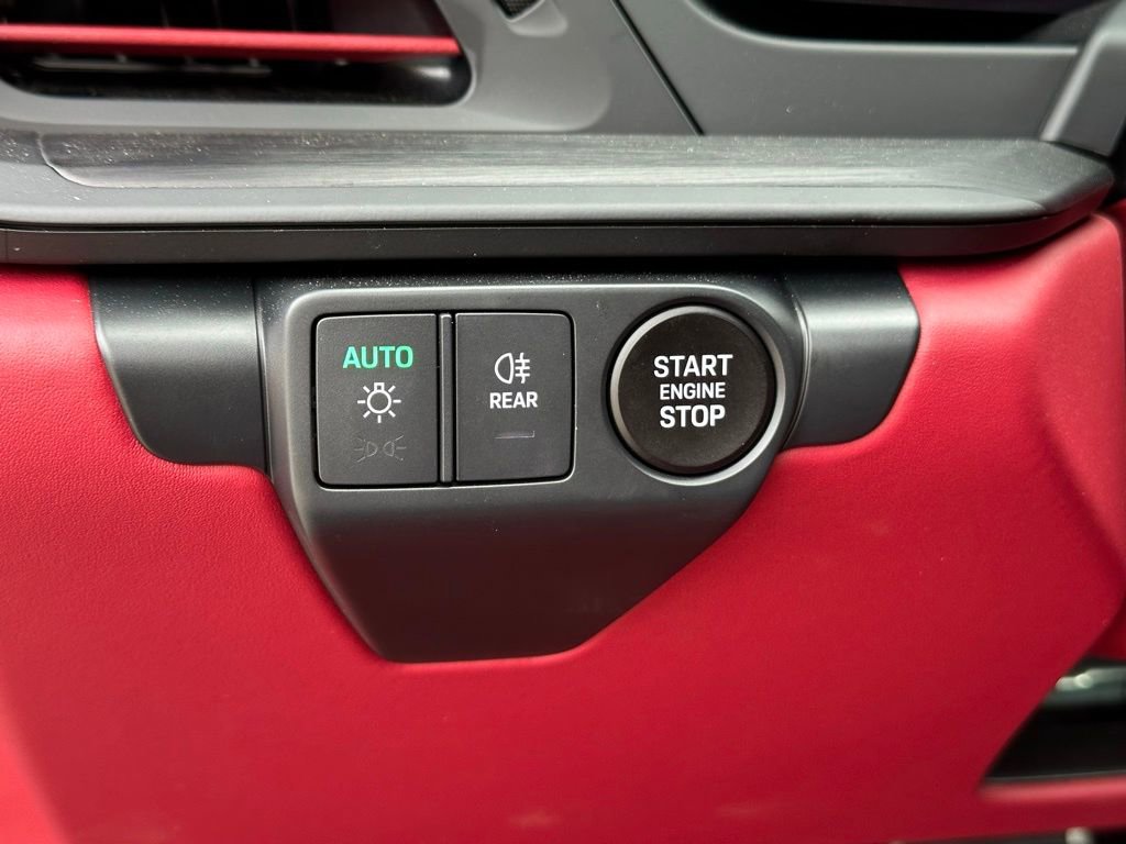 Certified 2025 Porsche 911 Targa 4 GTS AWD/4WD image 36