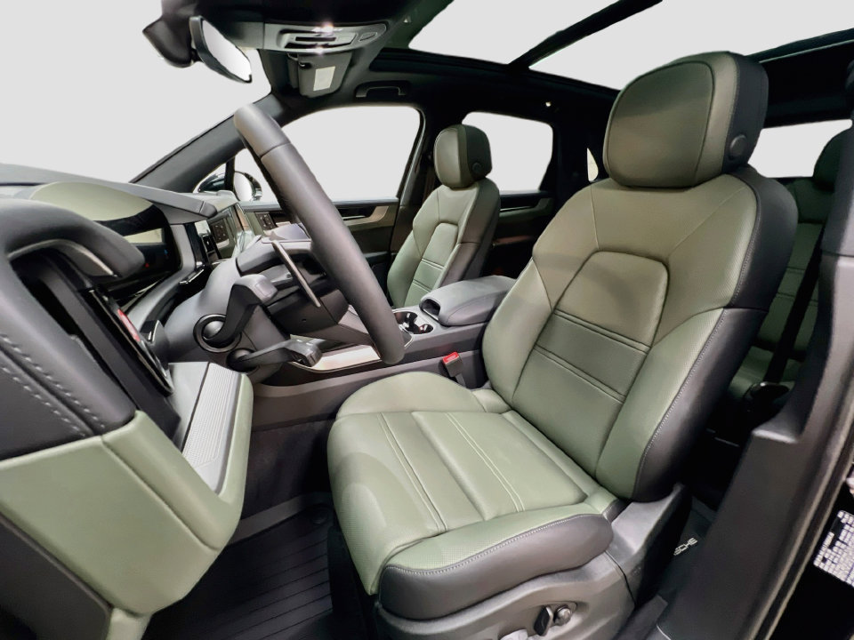 New 2026 Porsche Cayenne AWD/4WD image 5