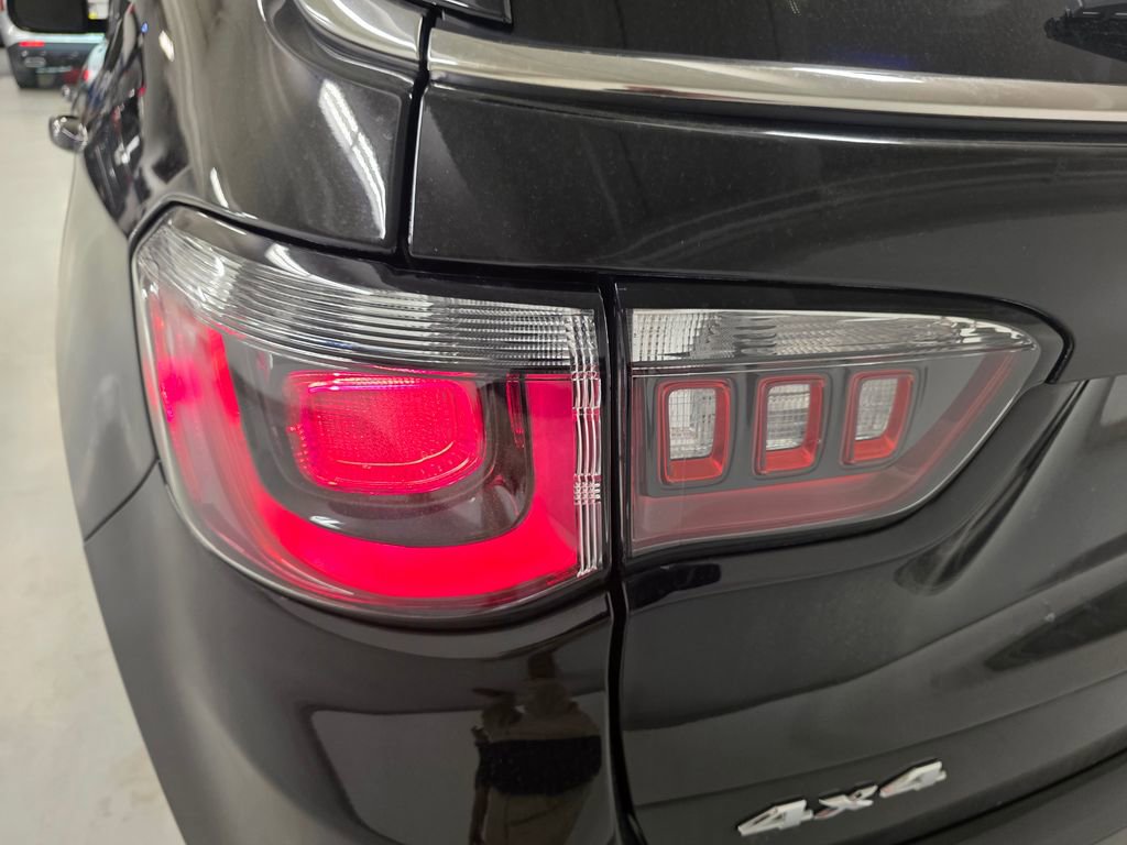 Used 2022 Jeep Compass Latitude image 8