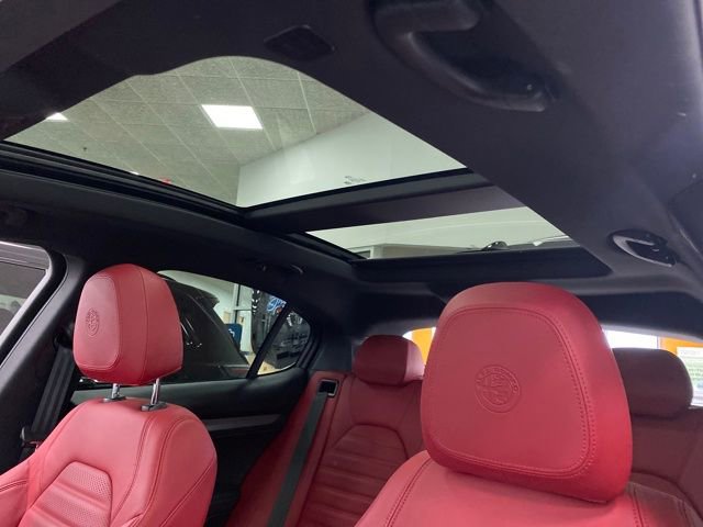 Used 2024 Alfa Romeo Stelvio Ti w/ Performance Driving Package image 17