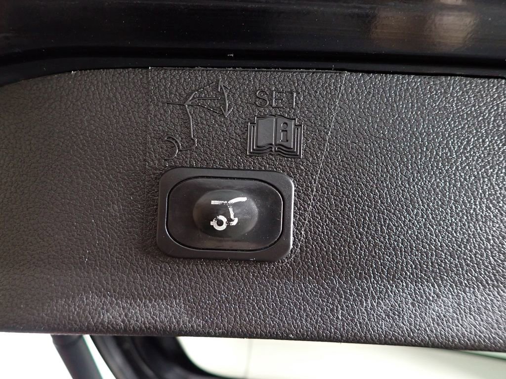 Used 2015 Ford Escape Titanium AWD/4WD image 17