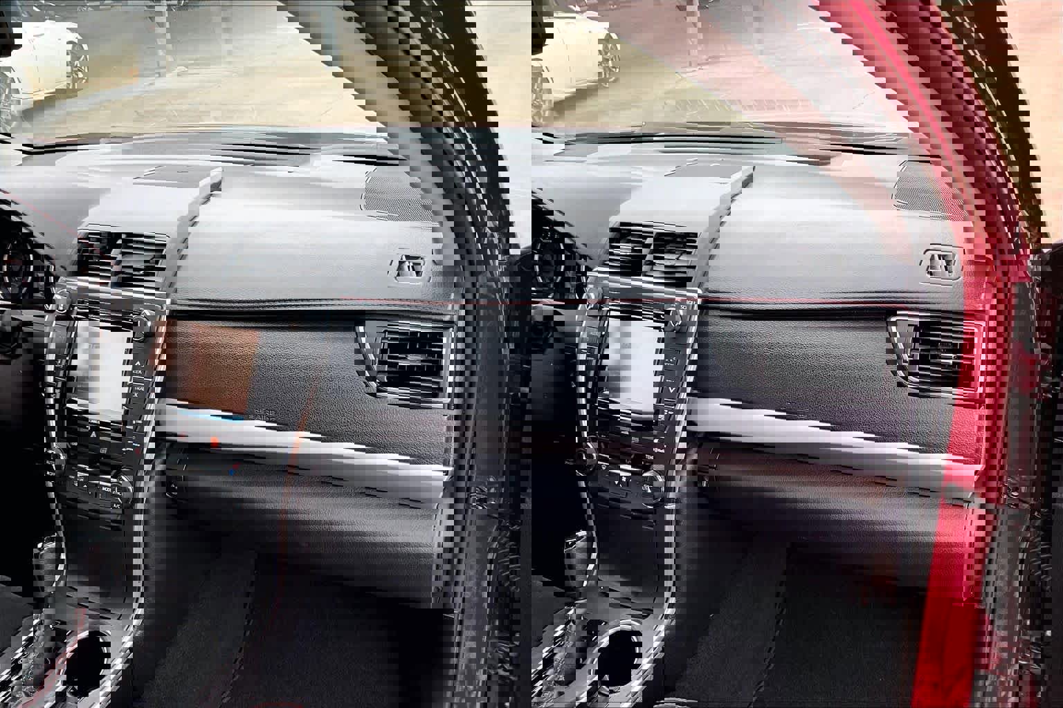 Used 2016 Toyota Camry XSE image 18