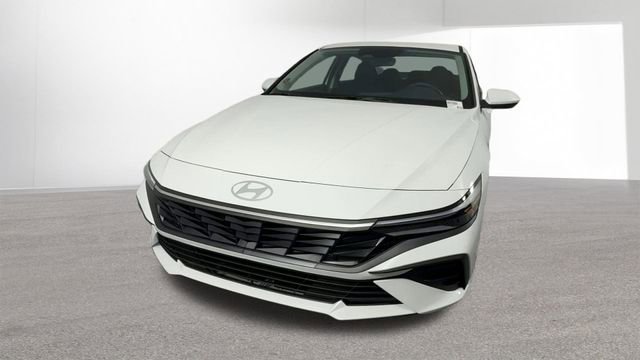 Used 2025 Hyundai Elantra Hybrid FWD image 3