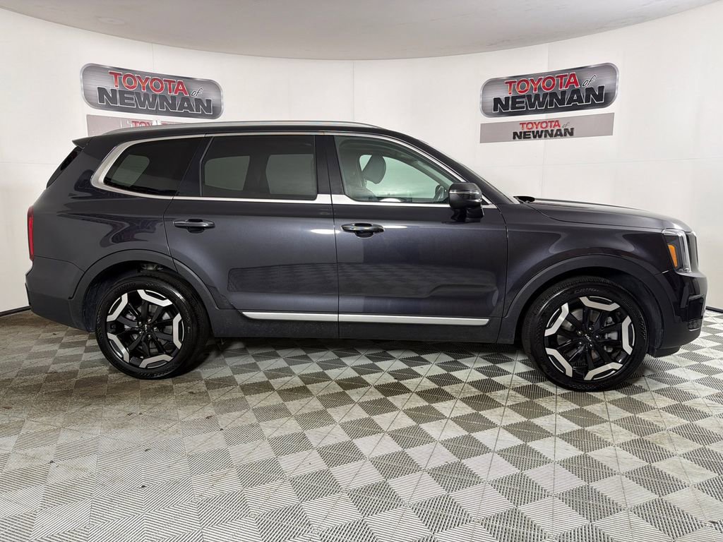 Used 2025 Kia Telluride S FWD image 4