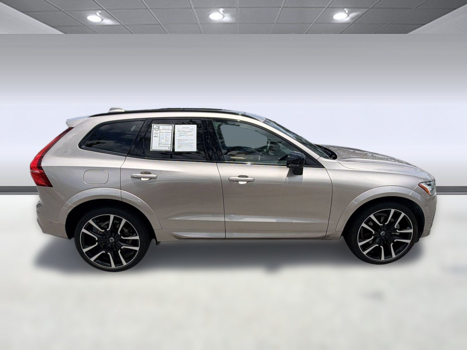 Certified 2024 Volvo XC60 B5 Ultimate AWD/4WD image 8