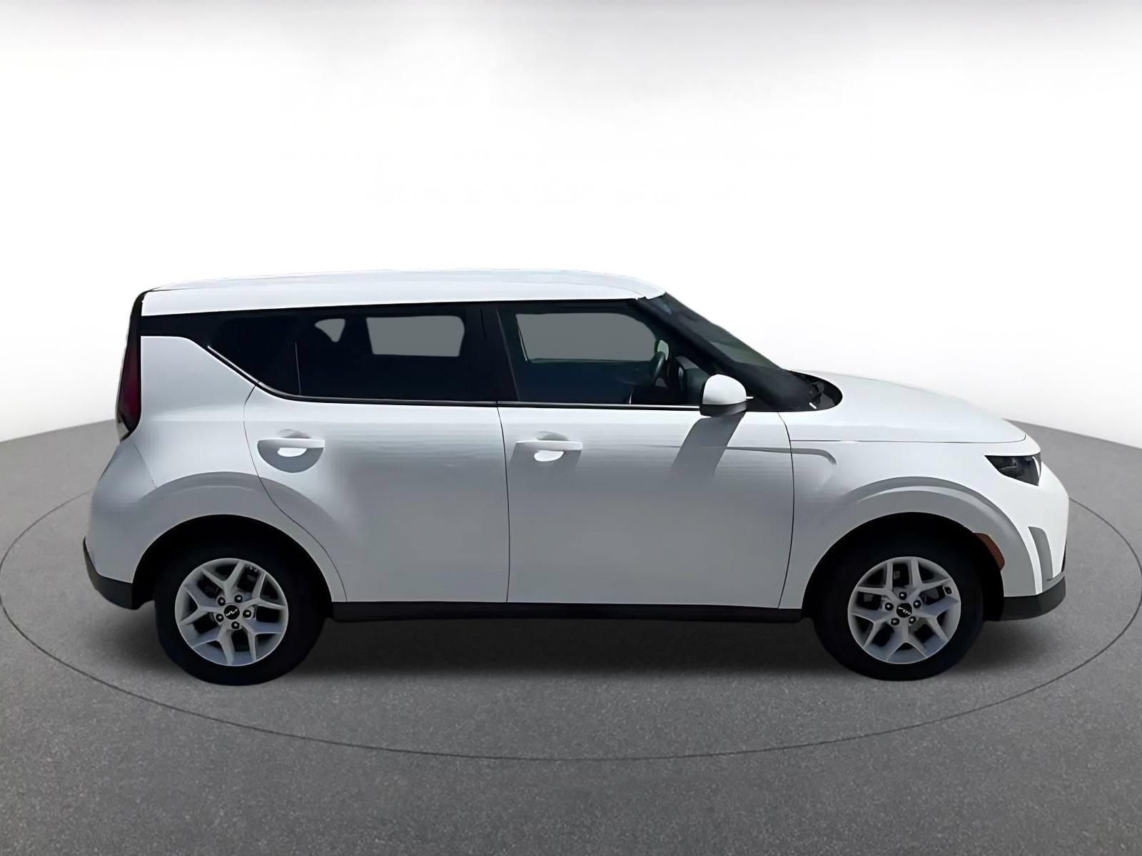 Used 2025 Kia Soul LX w/ LX Technology Package FWD image 15