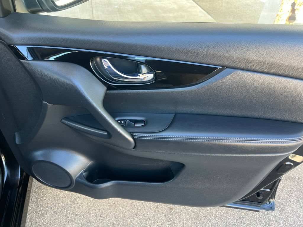 Used 2017 Nissan Rogue Sport SV AWD/4WD image 22