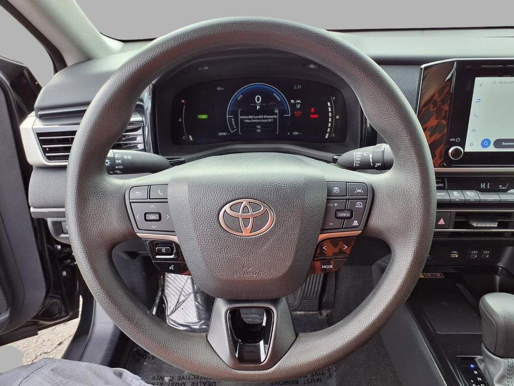 Used 2025 Toyota Camry LE image 13