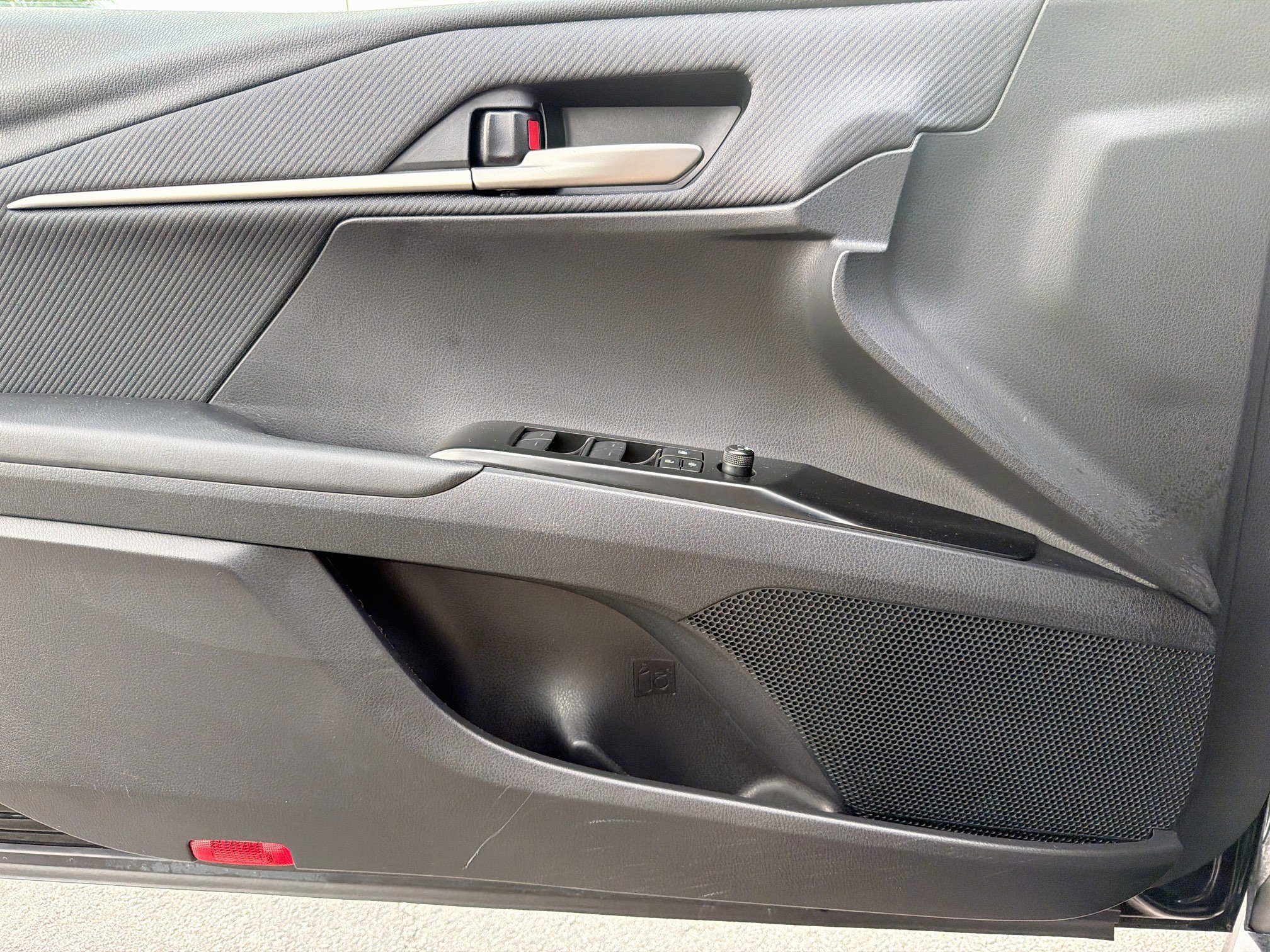 Used 2025 Toyota Camry SE FWD image 21