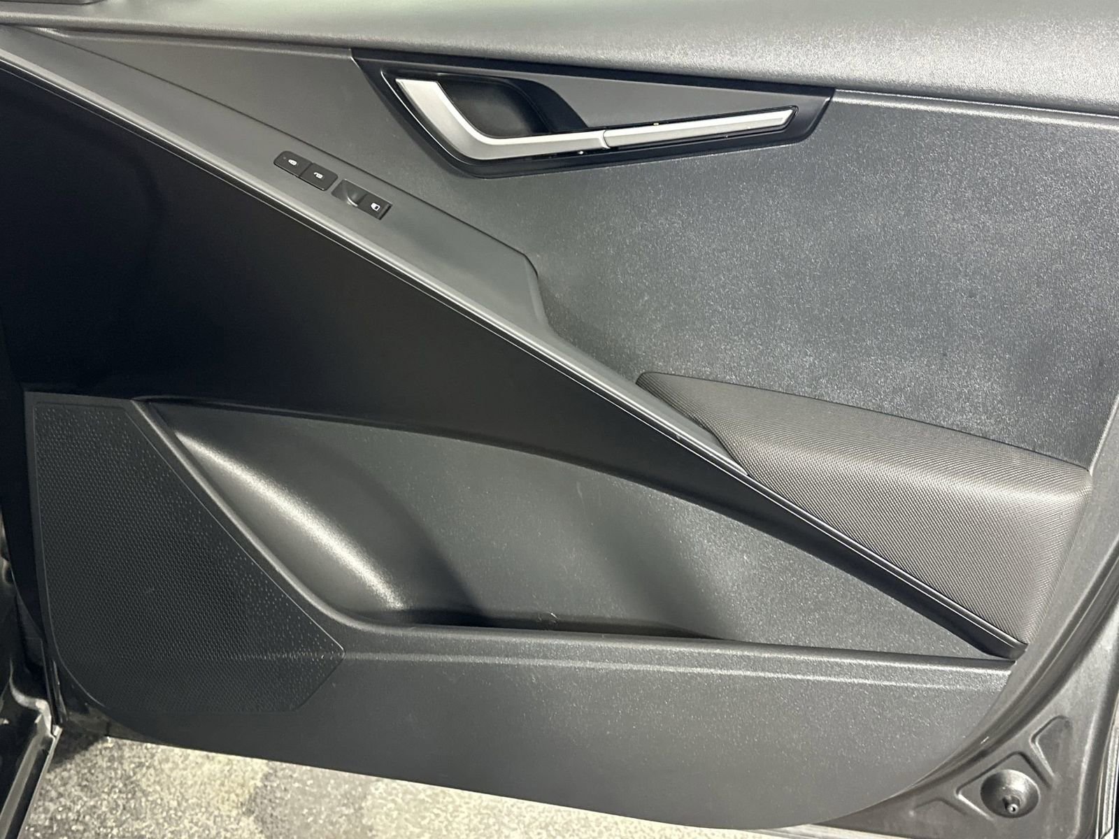 Used 2025 Kia Niro LX image 30