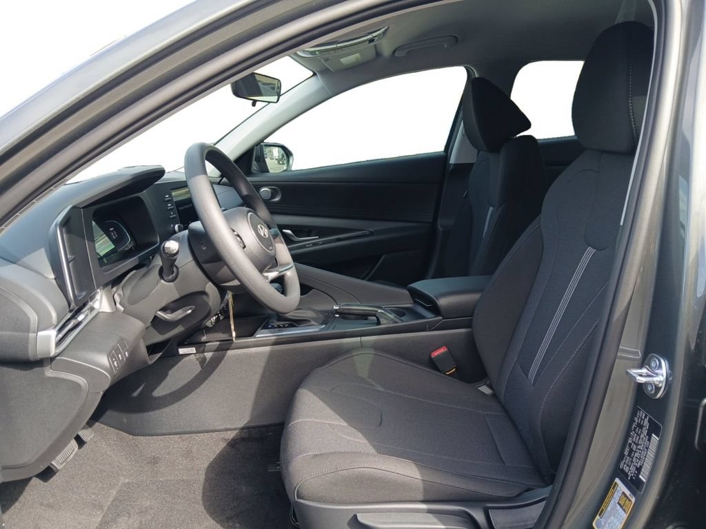 New 2026 Hyundai Elantra SE FWD image 9
