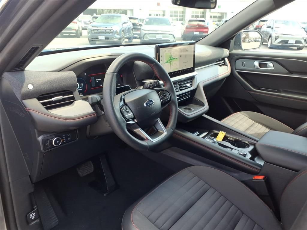 Used 2025 Ford Explorer ST-Line w/ Premium Package image 13