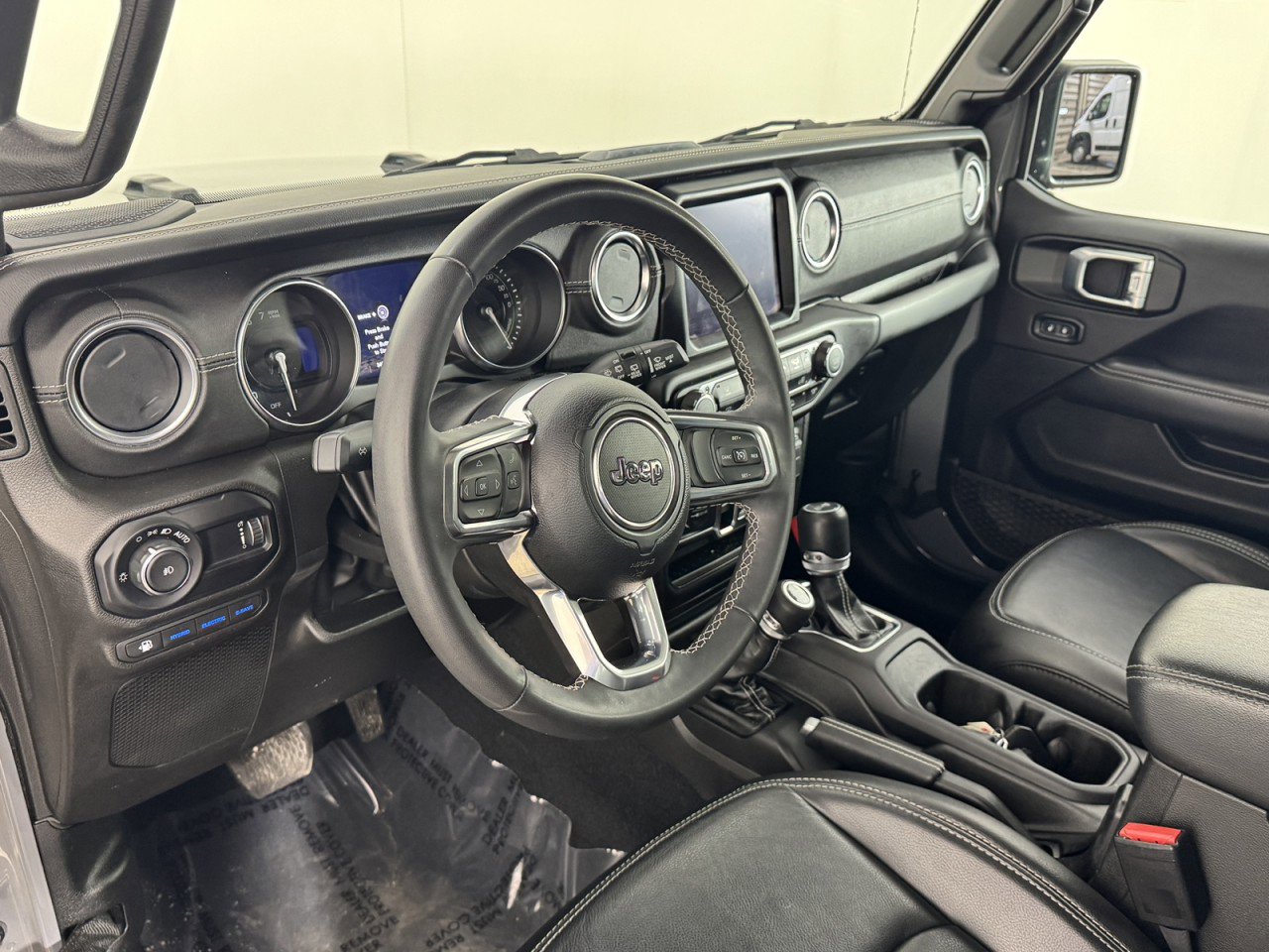 Used 2023 Jeep Wrangler Sahara image 16