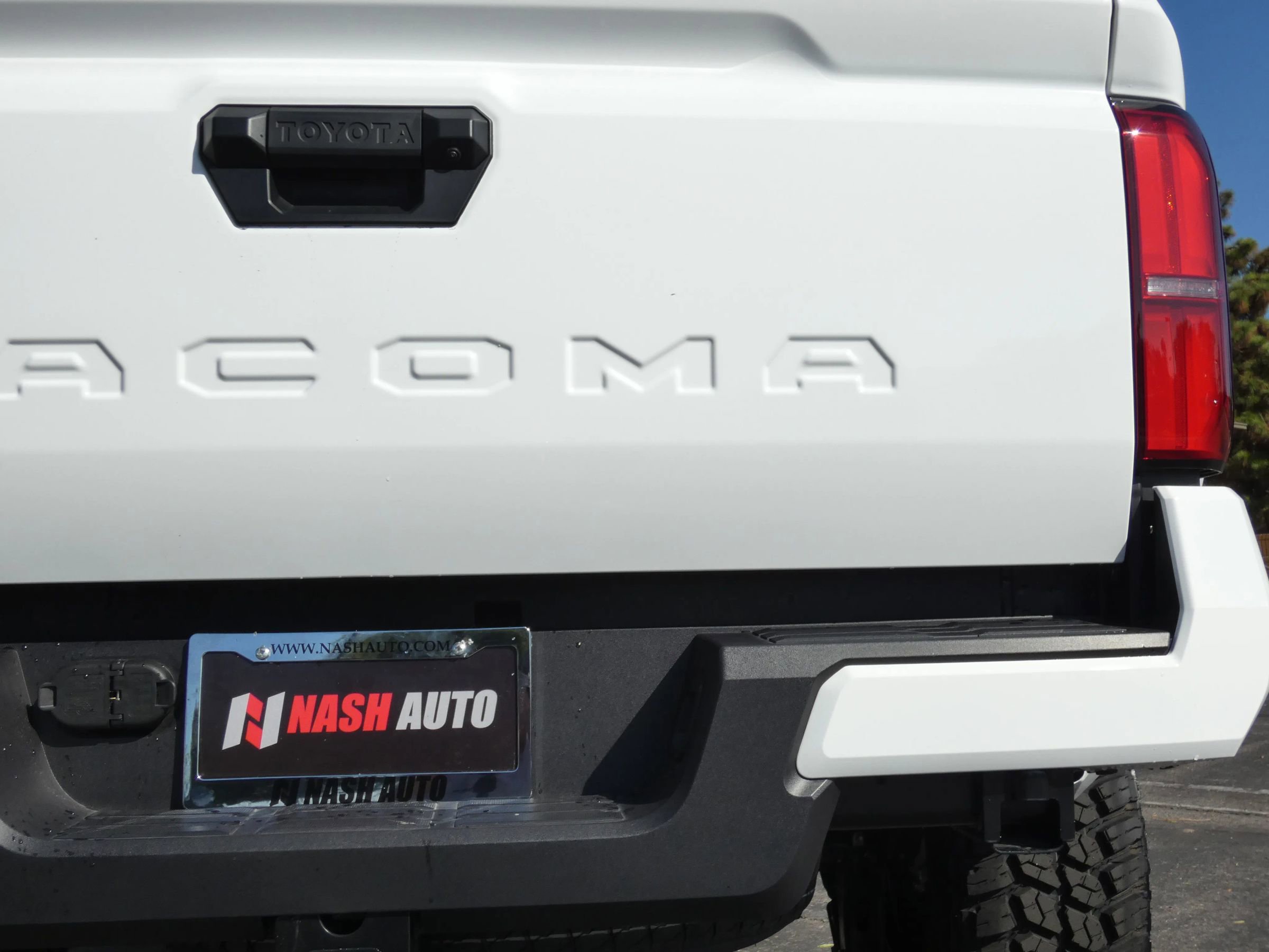 Used 2025 Toyota Tacoma TRD Sport image 9