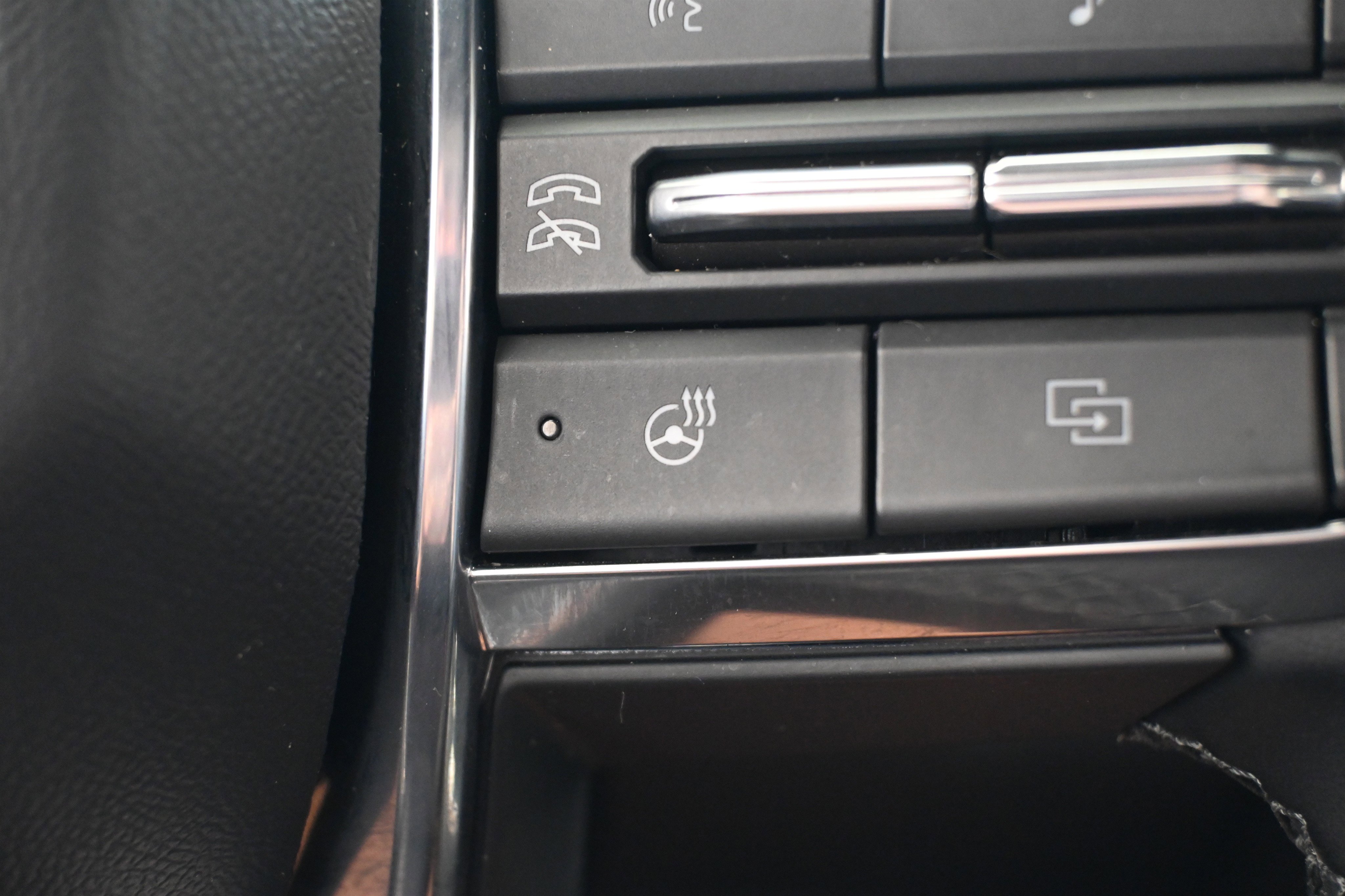 Used 2025 GMC Acadia Elevation image 34