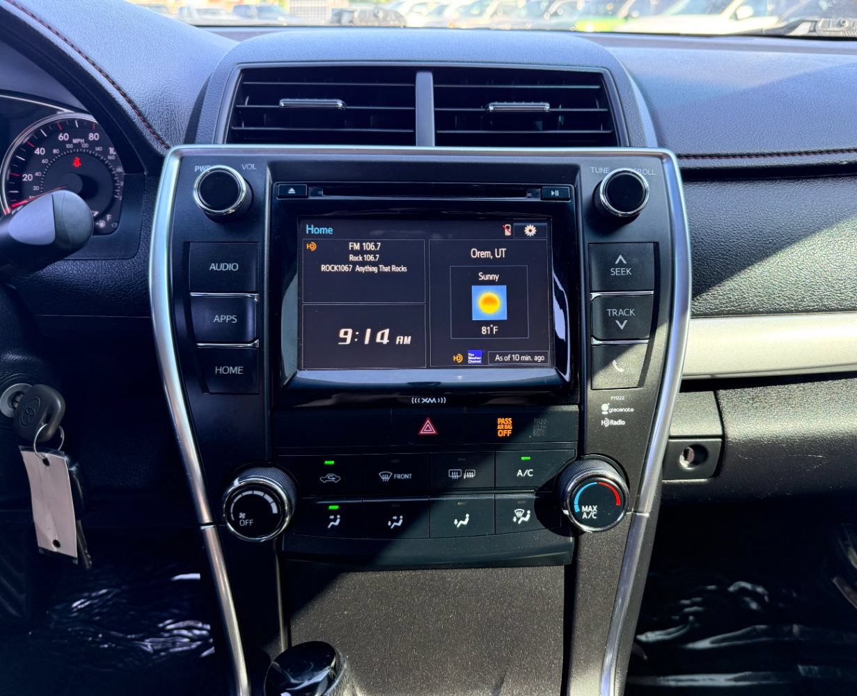 Used 2017 Toyota Camry SE w/ Moonroof Package FWD image 16