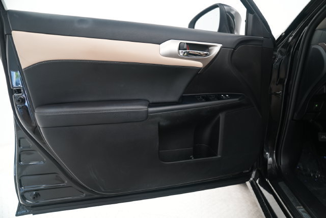 Used 2017 Lexus CT 200h w/ Seat Comfort Package FWD image 29