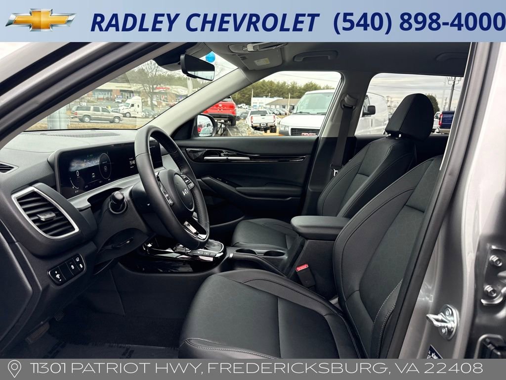 Used 2025 Kia Seltos EX image 3