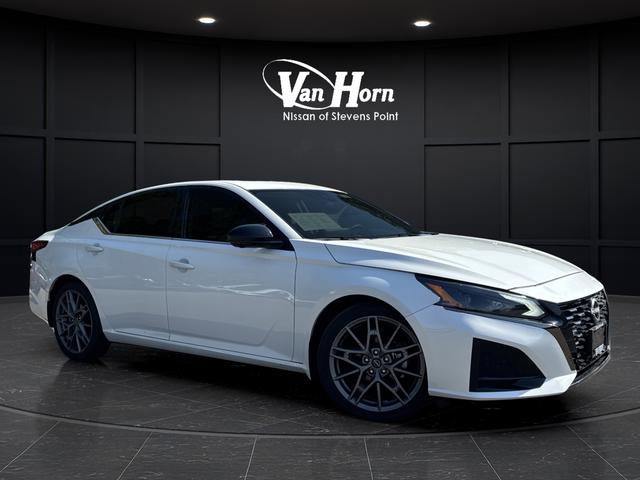 Used 2024 Nissan Altima 2.0 SR image 1