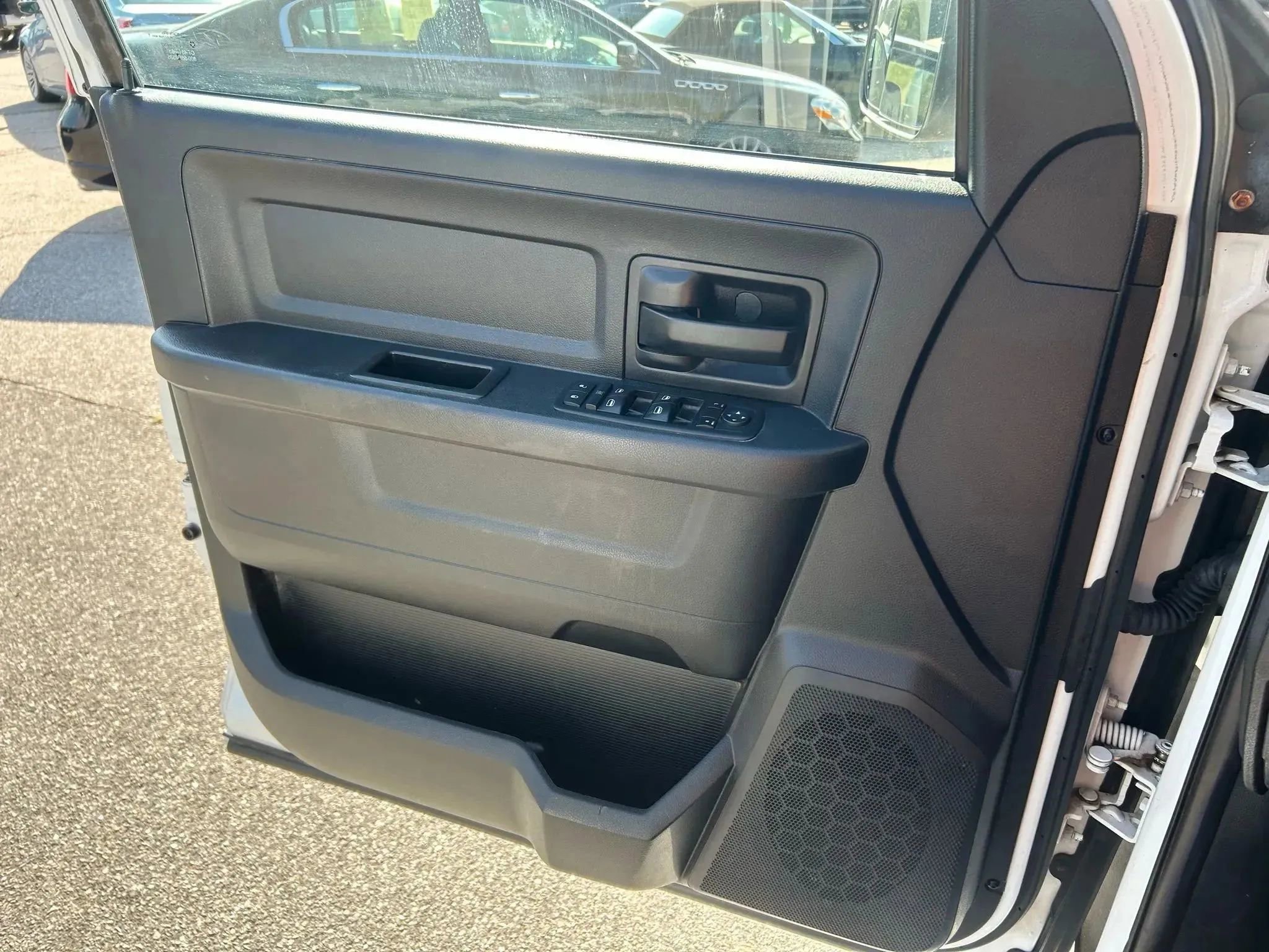 Used 2014 RAM 2500 Tradesman w/ Chrome Appearance Group image 23