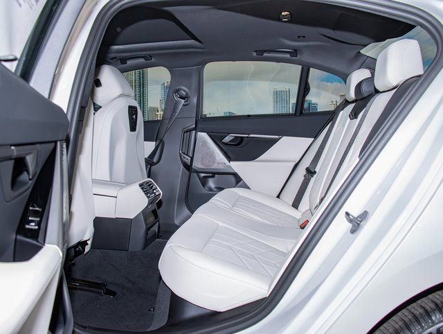 Used 2026 BMW 530i xDrive w/ Premium Package image 22