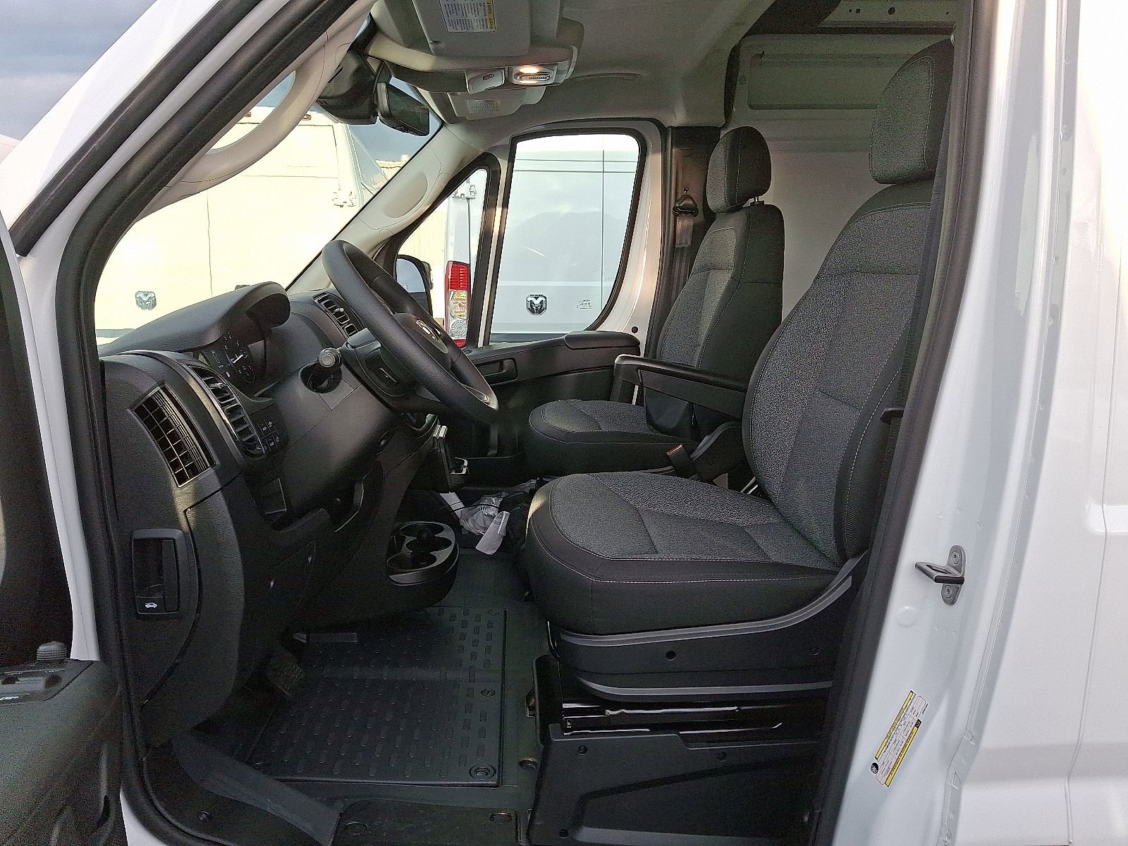 New 2025 RAM ProMaster 3500 w/ Roll-Up Rear Door Package image 9
