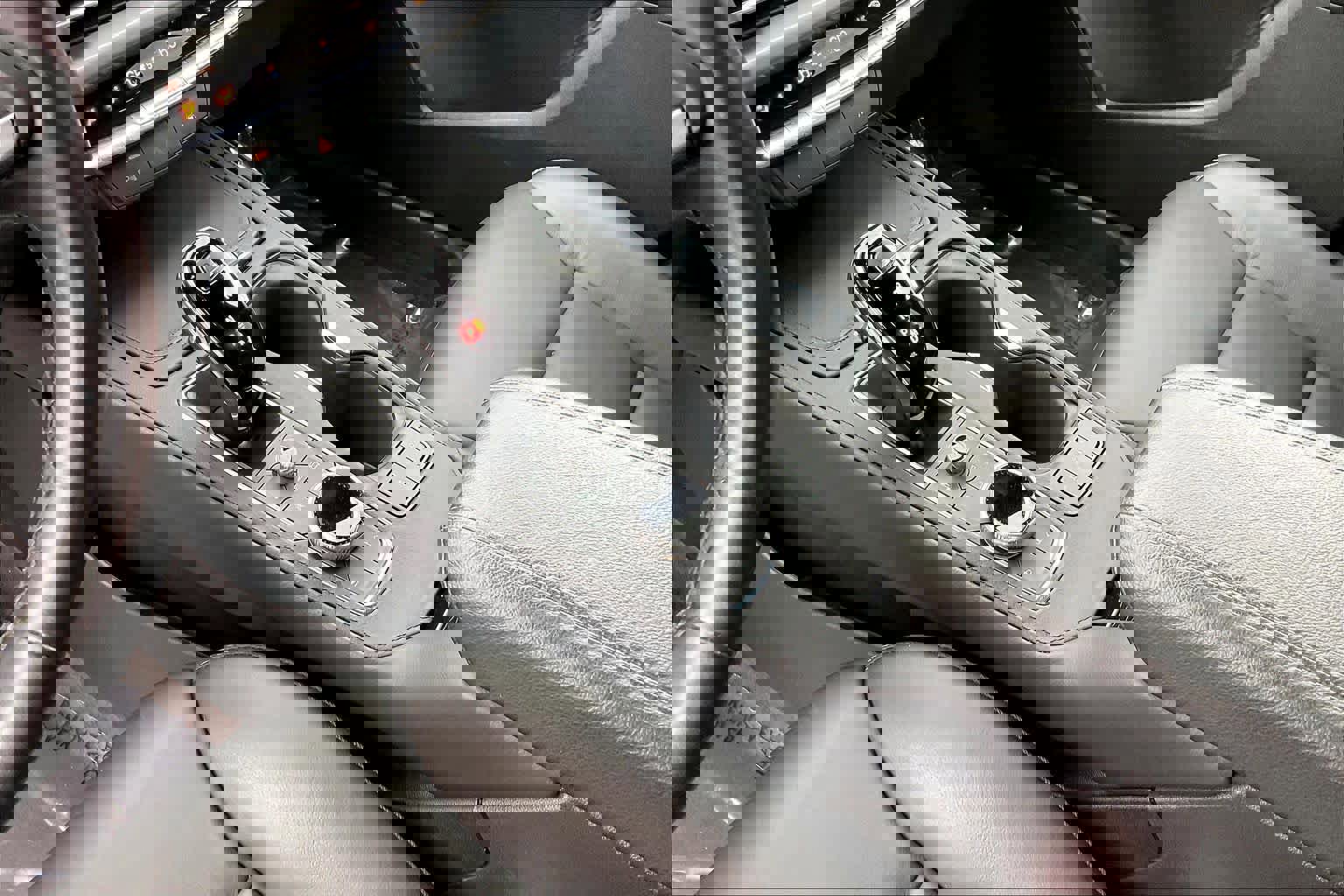 Used 2025 Cadillac XT4 Premium Luxury FWD image 16