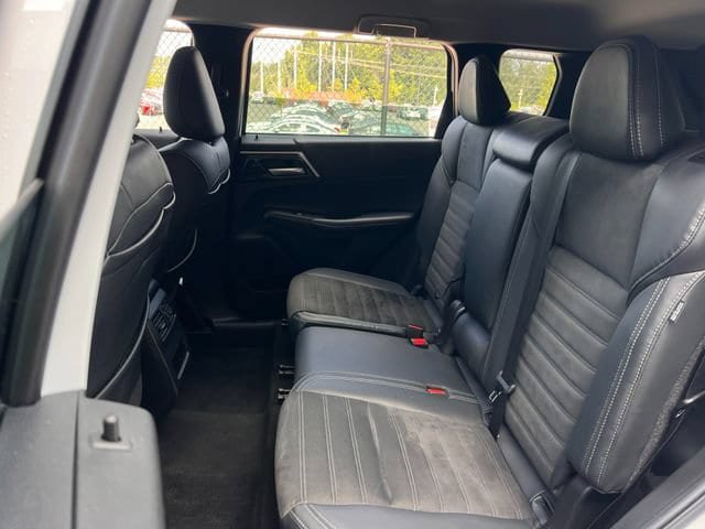 Used 2023 Mitsubishi Outlander SE FWD image 19