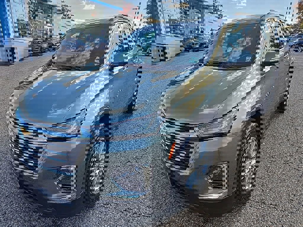 Used 2023 Chevrolet Traverse LT image 8