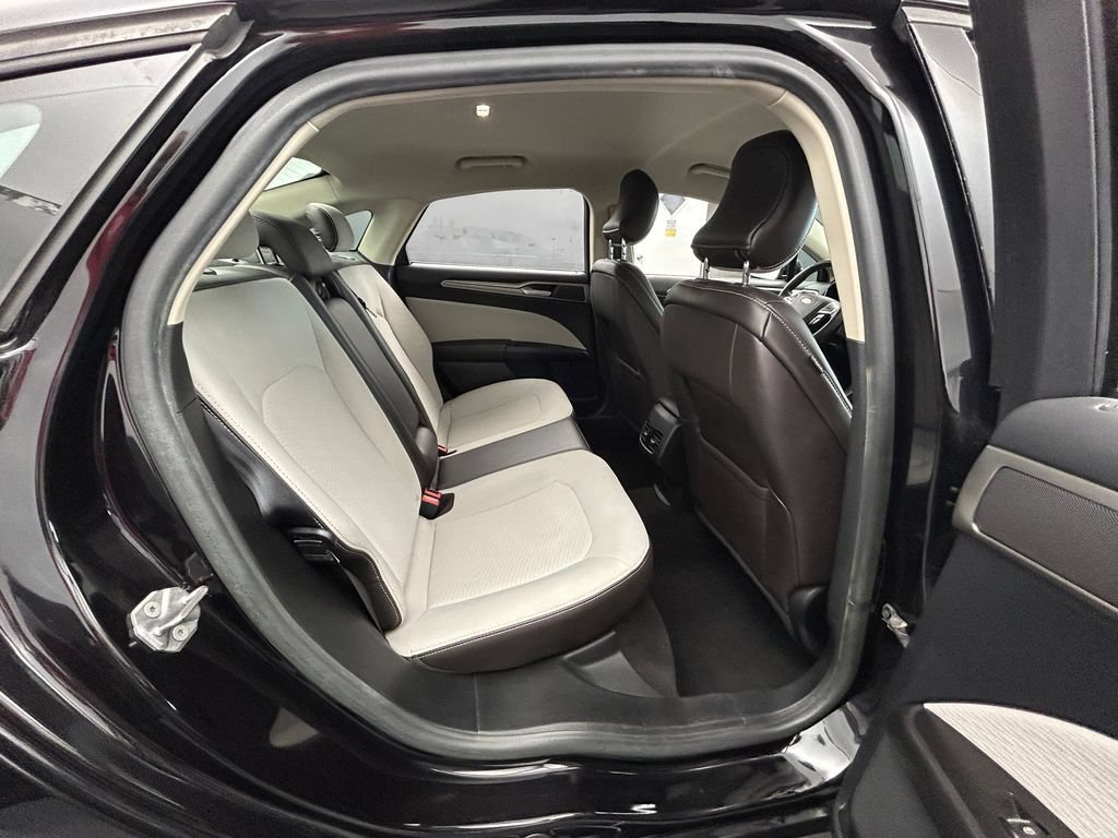 Used 2019 Ford Fusion SE w/ Equipment Group 151A FWD image 17