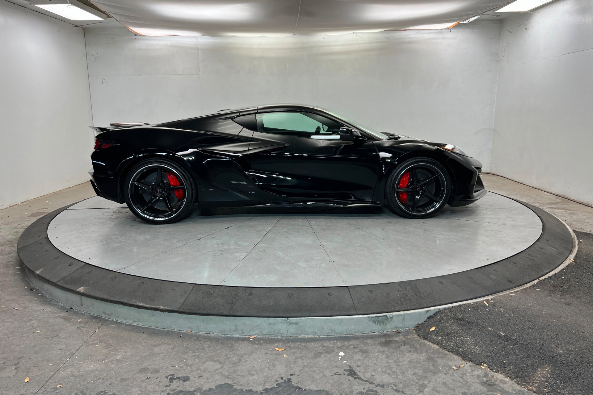 New 2025 Chevrolet Corvette E-Ray w/ Stealth Interior Trim Package image 7