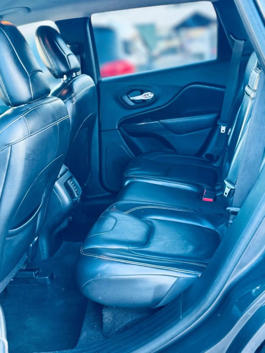 Used 2016 Jeep Cherokee Limited image 12