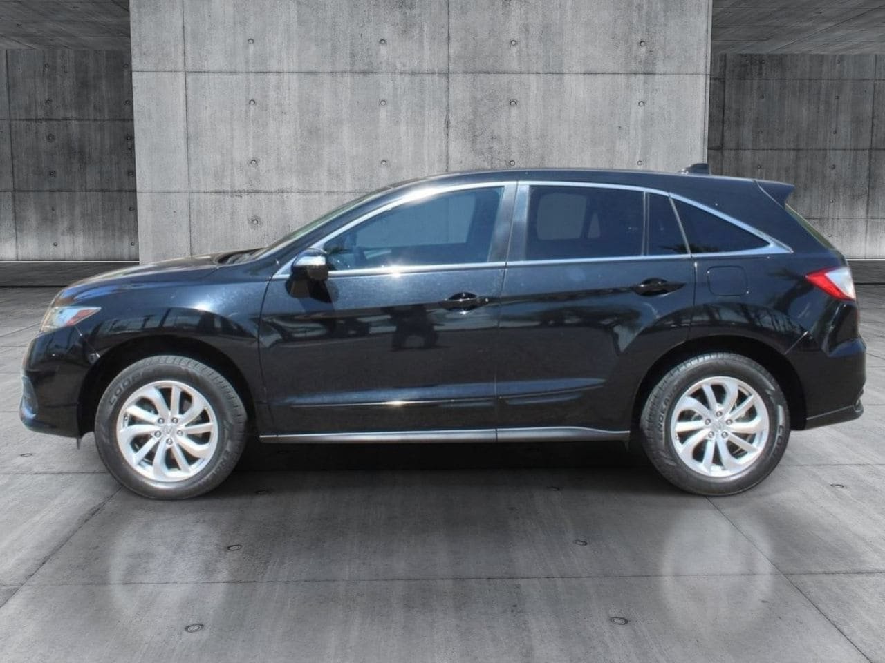 Used 2018 Acura RDX w/ Technology Package FWD image 2