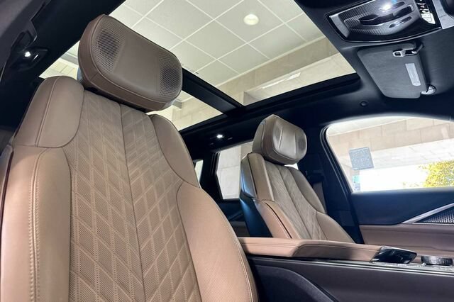 Certified 2024 Cadillac Lyriq Luxury w/ Nappa Leather Package AWD/4WD image 17