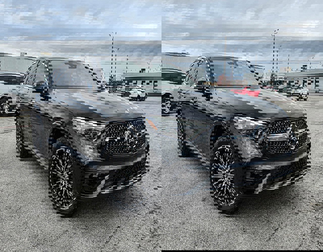 Used 2025 Mercedes-Benz GLC 300 4MATIC image 27