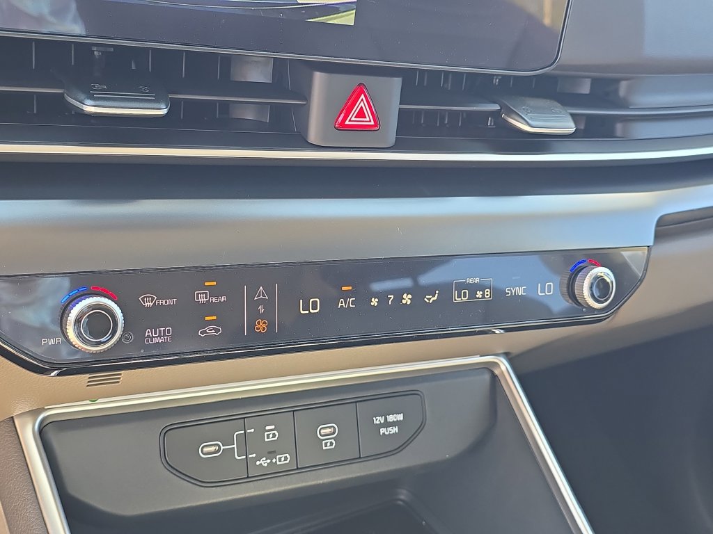 New 2026 Kia Carnival FWD image 25