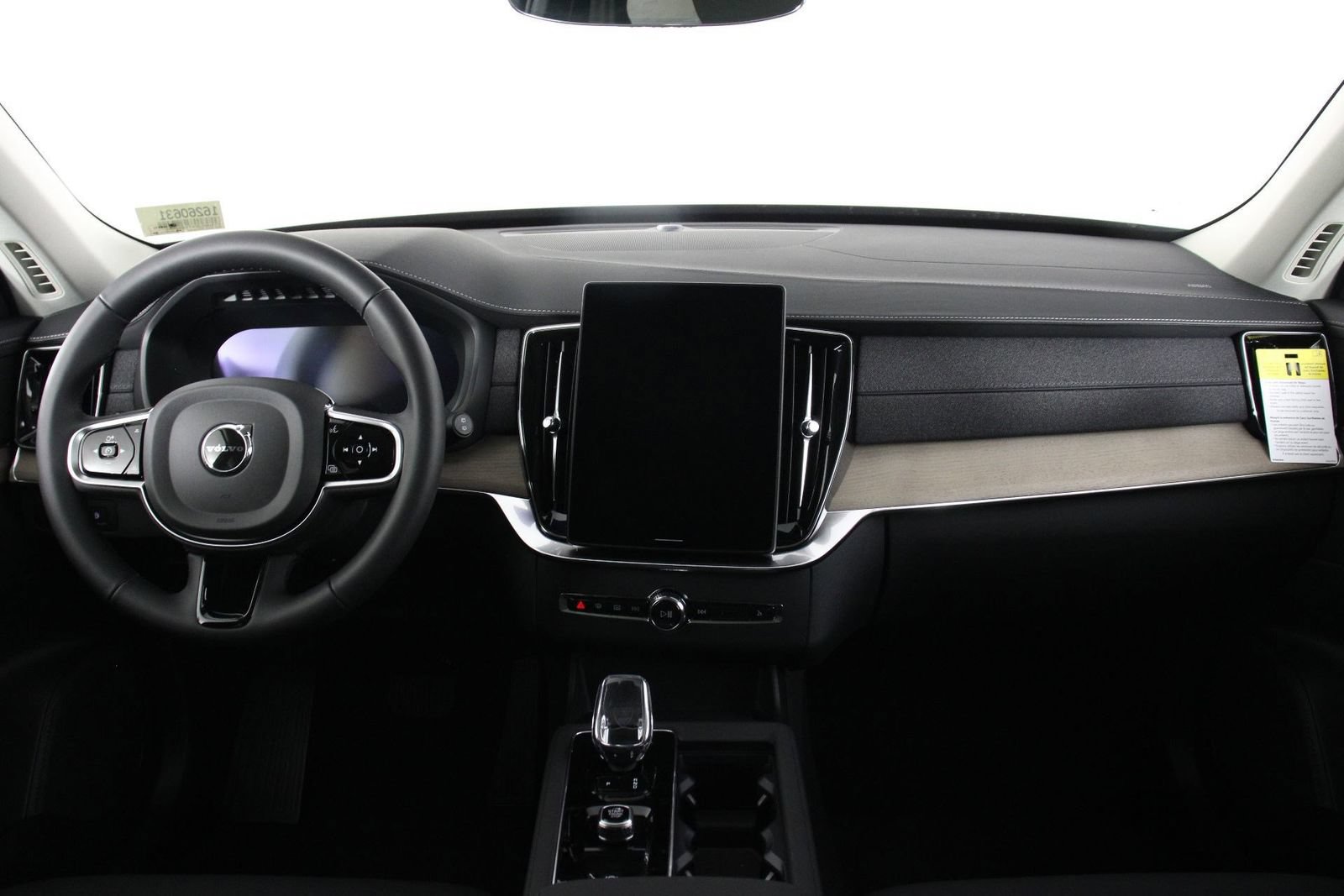New 2026 Volvo XC90 T8 Plus AWD/4WD image 5