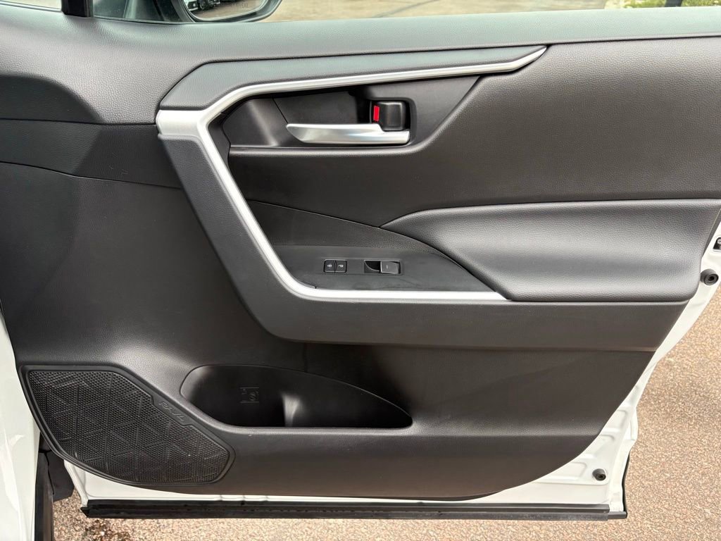 Used 2024 Toyota RAV4 XLE image 38