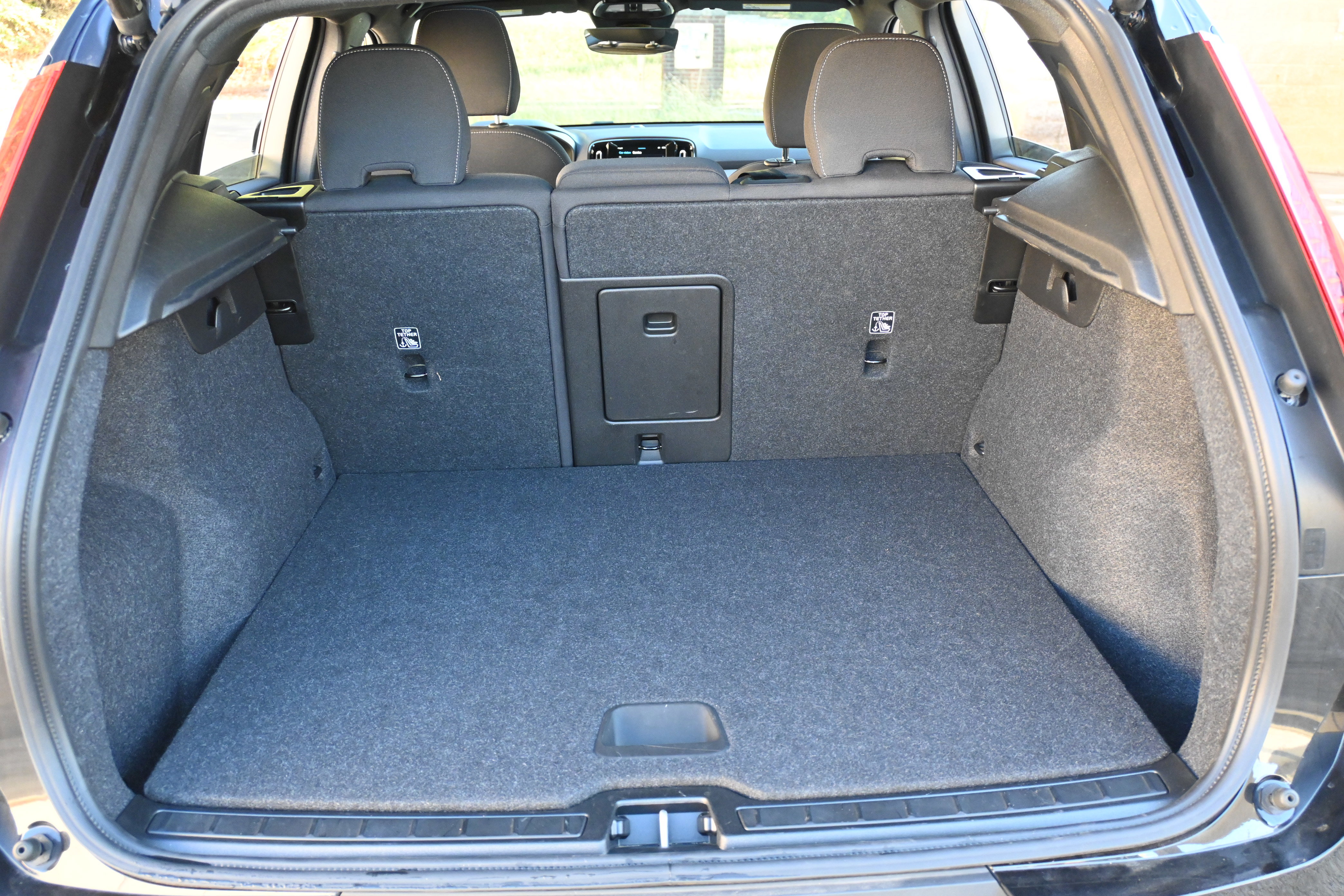 Used 2025 Volvo XC40 B5 Core image 19
