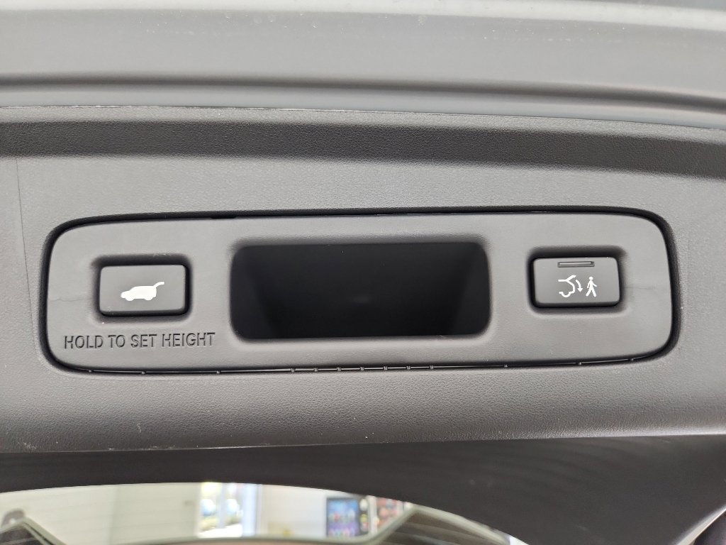 Certified 2025 Acura ADX FWD image 33