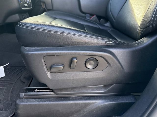 Used 2023 GMC Yukon XL SLE image 23