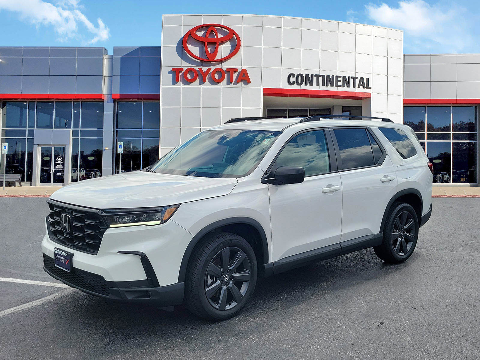 Used 2025 Honda Pilot Sport image 3