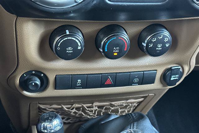 Used 2014 Jeep Wrangler Unlimited Sahara AWD/4WD image 22