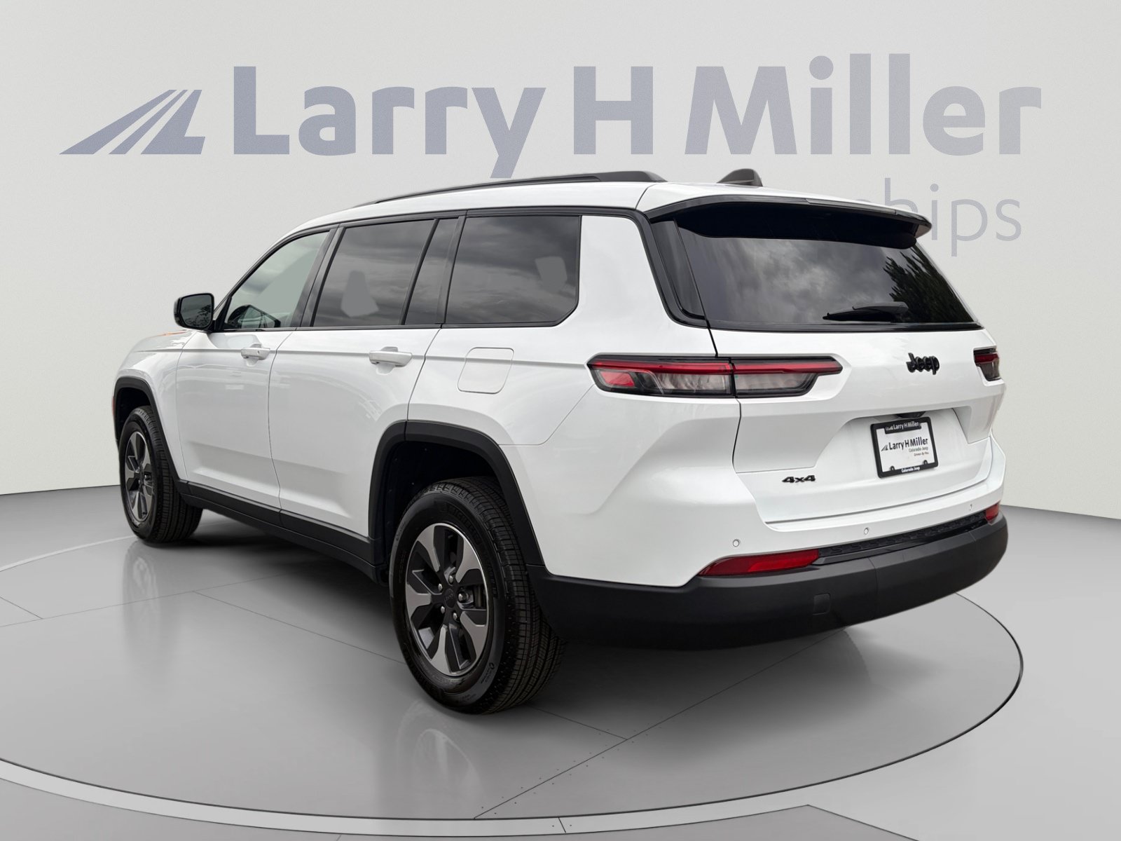 Used 2023 Jeep Grand Cherokee L Laredo AWD/4WD image 3