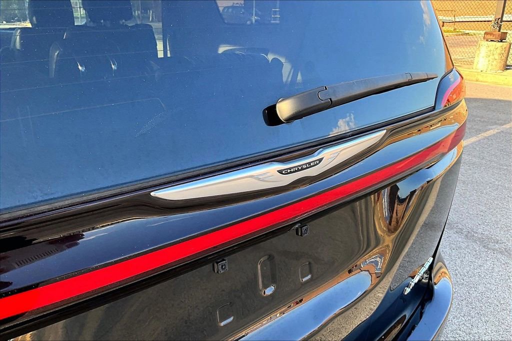 Used 2024 Chrysler Pacifica Limited image 32