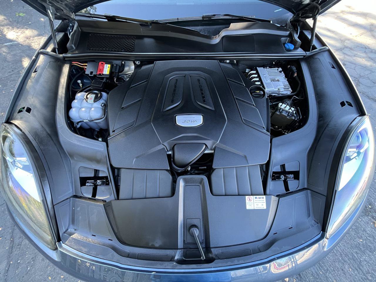 Used 2020 Porsche Cayenne AWD/4WD image 9