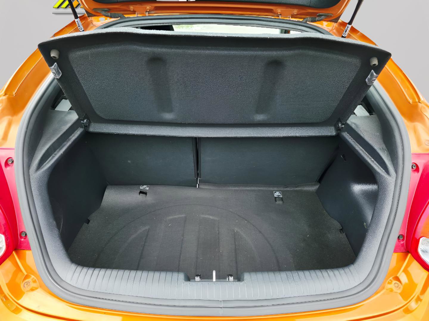 Used 2013 Hyundai Veloster Turbo FWD image 13