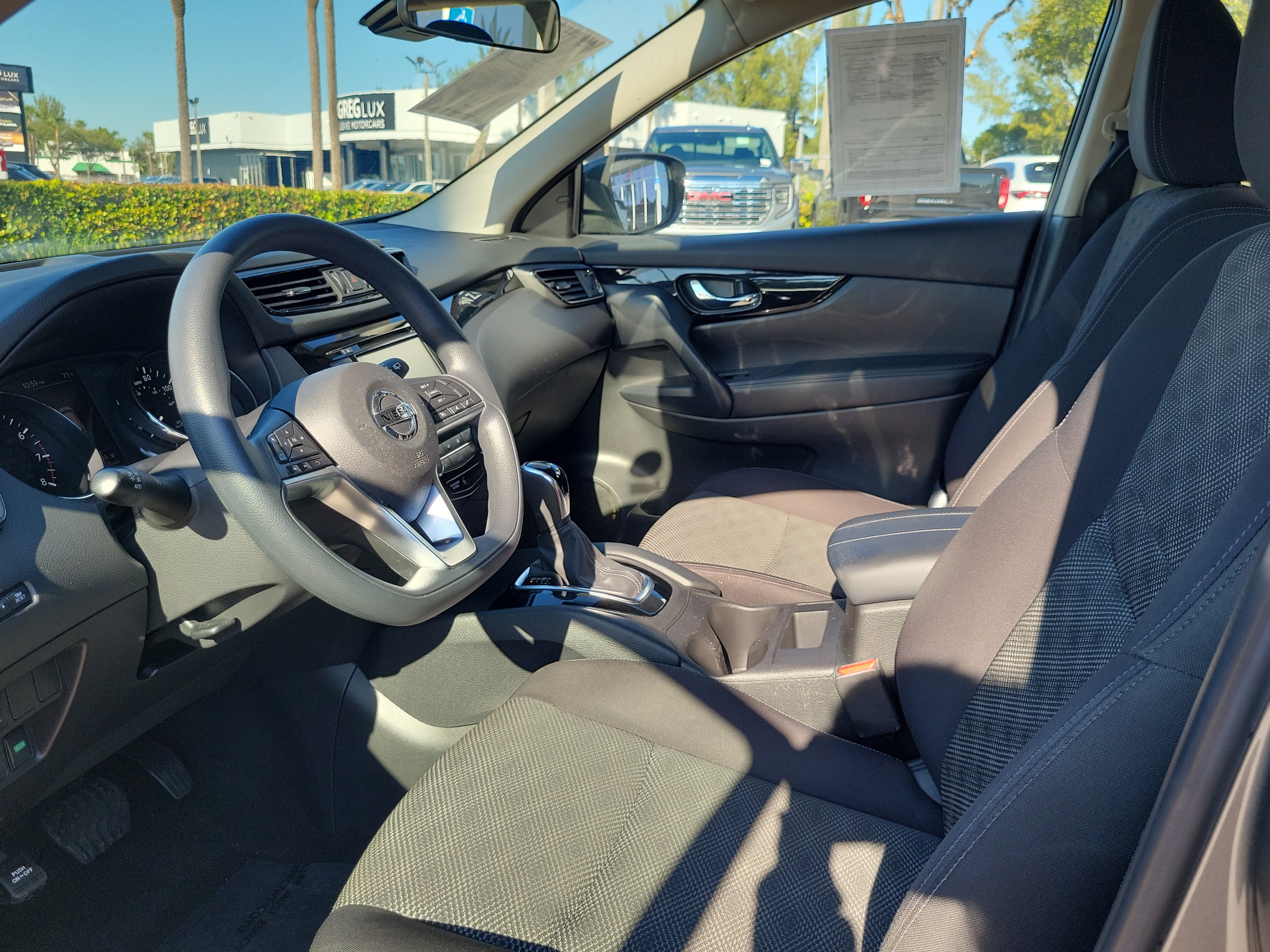 Used 2020 Nissan Rogue Sport SV image 11