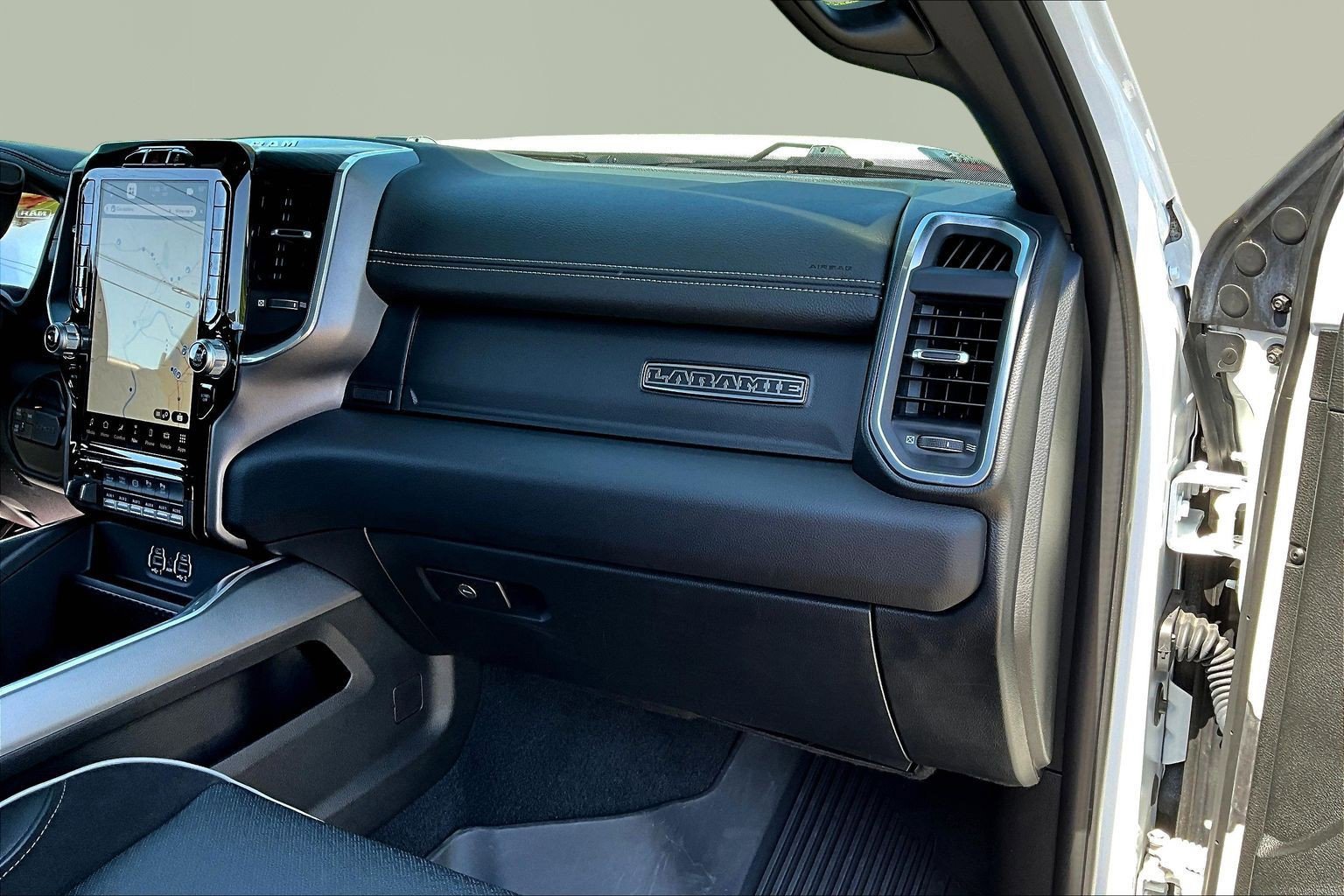 Used 2024 RAM 3500 Laramie w/ Night Edition AWD/4WD image 27