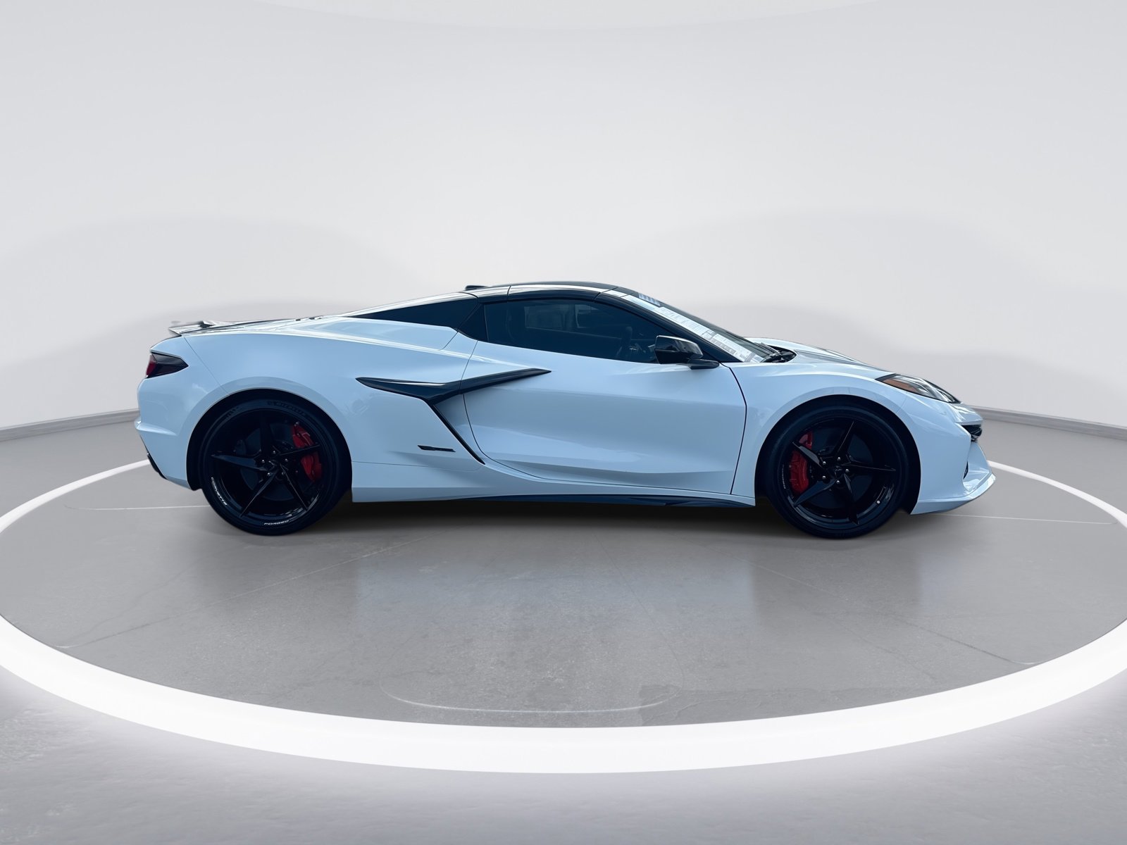 Used 2025 Chevrolet Corvette E-Ray w/ Stealth Interior Trim Package AWD/4WD image 10